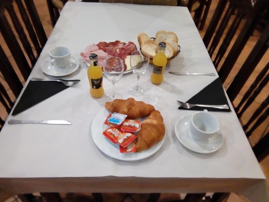 Ca L'Angels Hotel Prat de Comte ภายนอก รูปภาพ